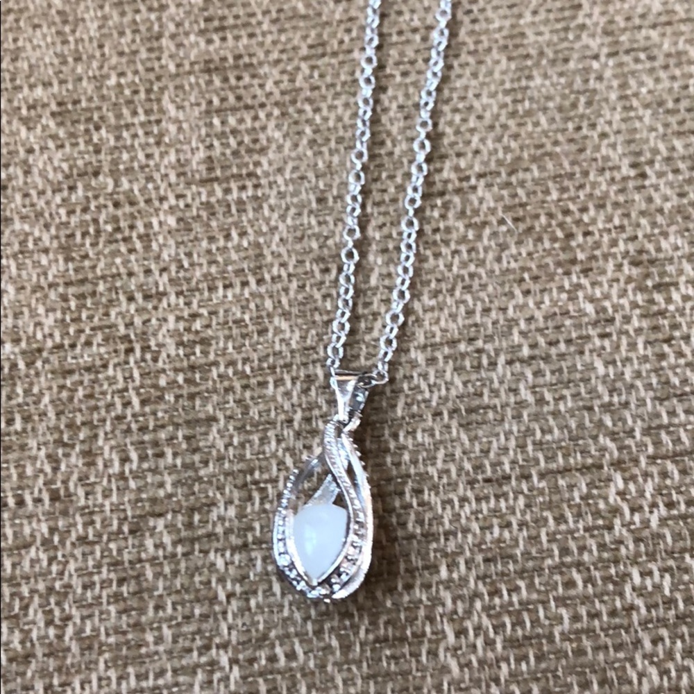 Glow in the dark Necklace - Picture 4 of 4